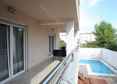 Sunshine Трогір